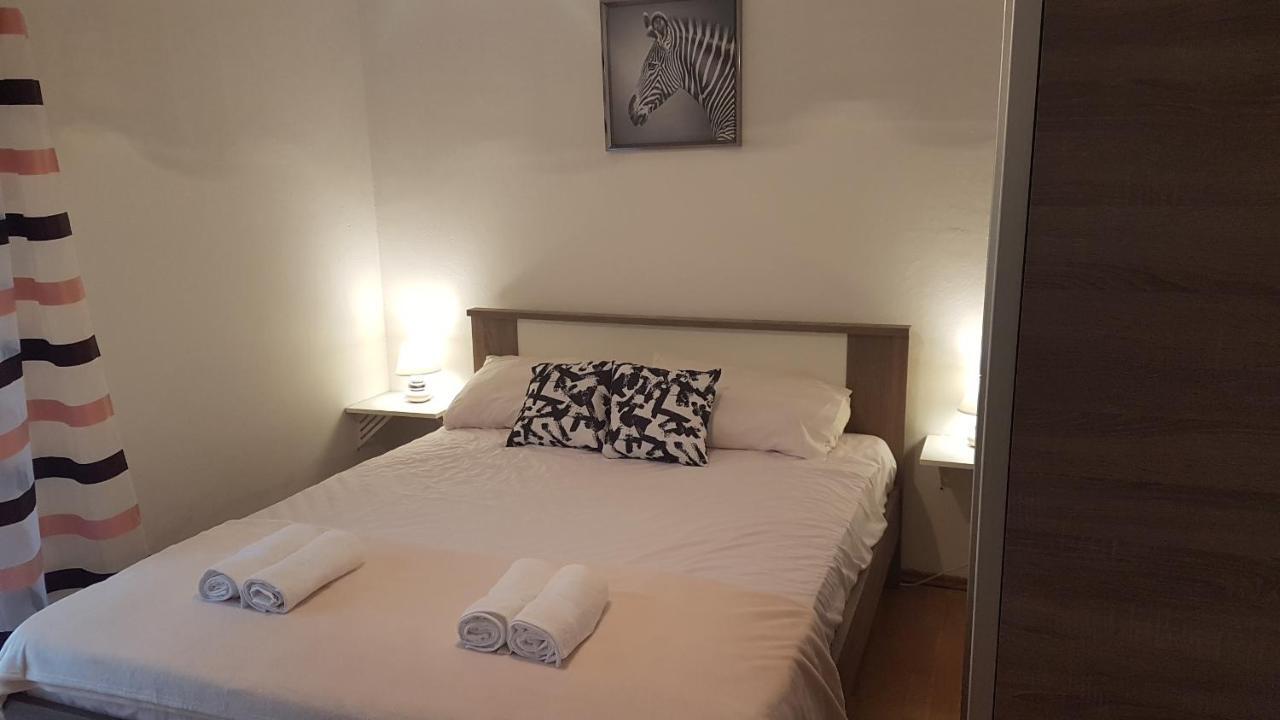 Apartmani Ab Pirovac Exterior foto