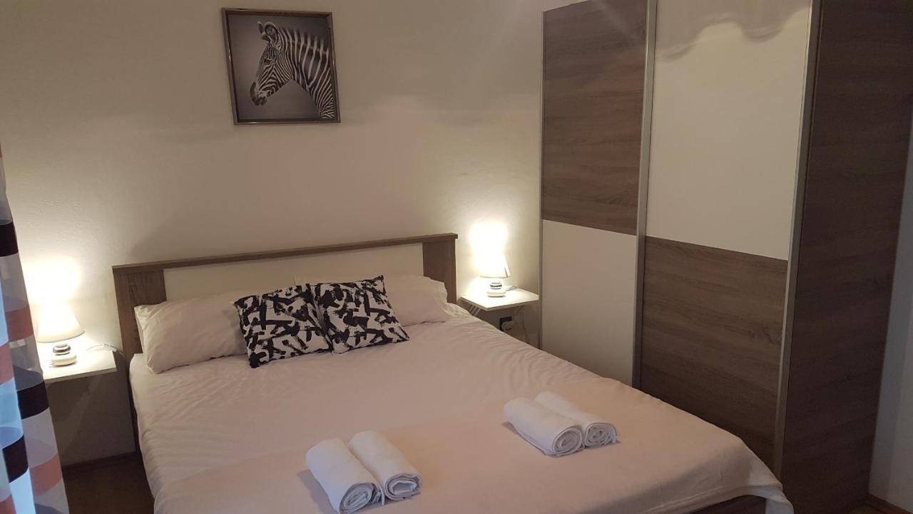 Apartmani Ab Pirovac Exterior foto